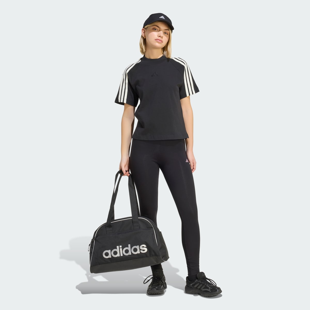 Camiseta deportiva para mujer color negro y blanco - vista 5