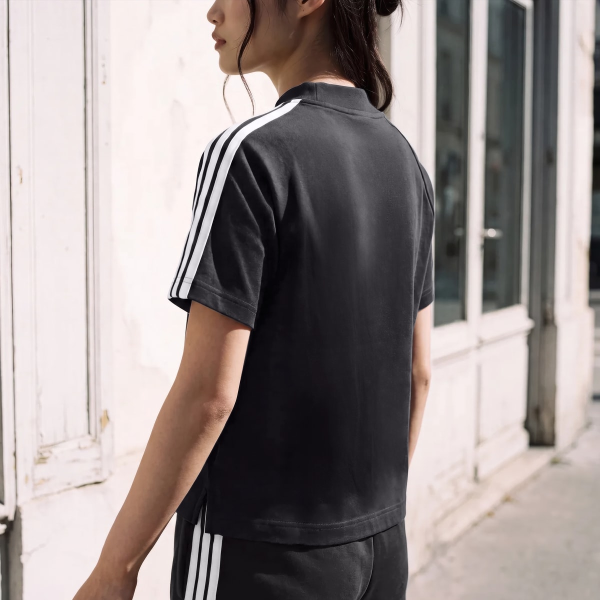 Camiseta deportiva para mujer color negro y blanco - vista 6