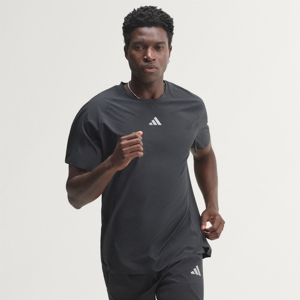 Camiseta deportiva para hombre color negro - vista 1