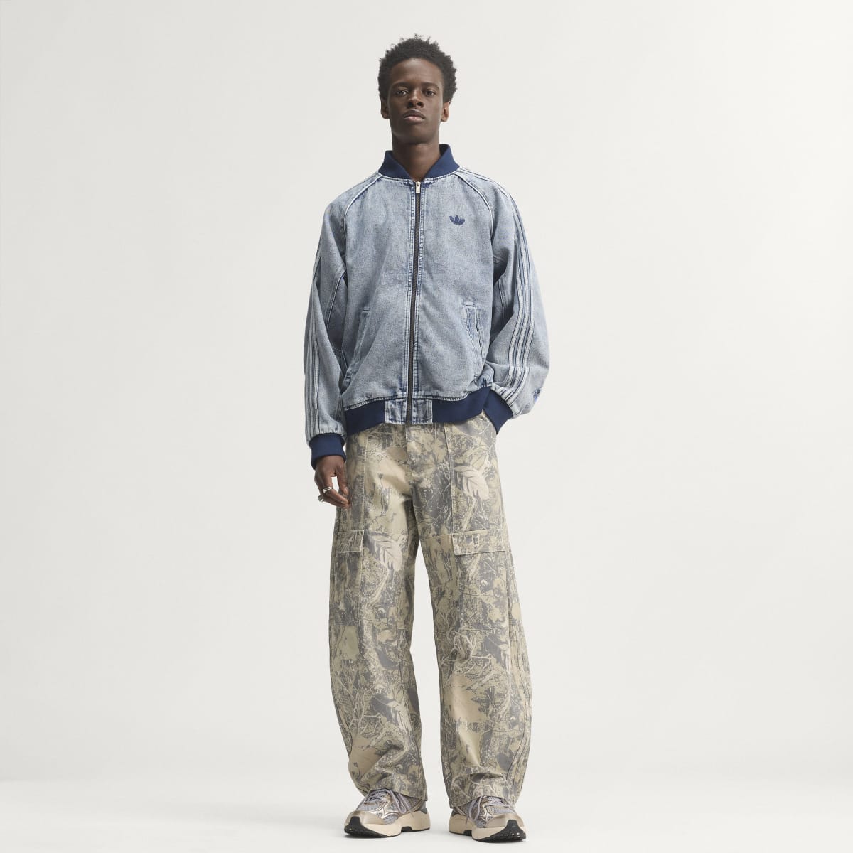 Chaqueta deportiva para hombre color tono neutro - vista 2
