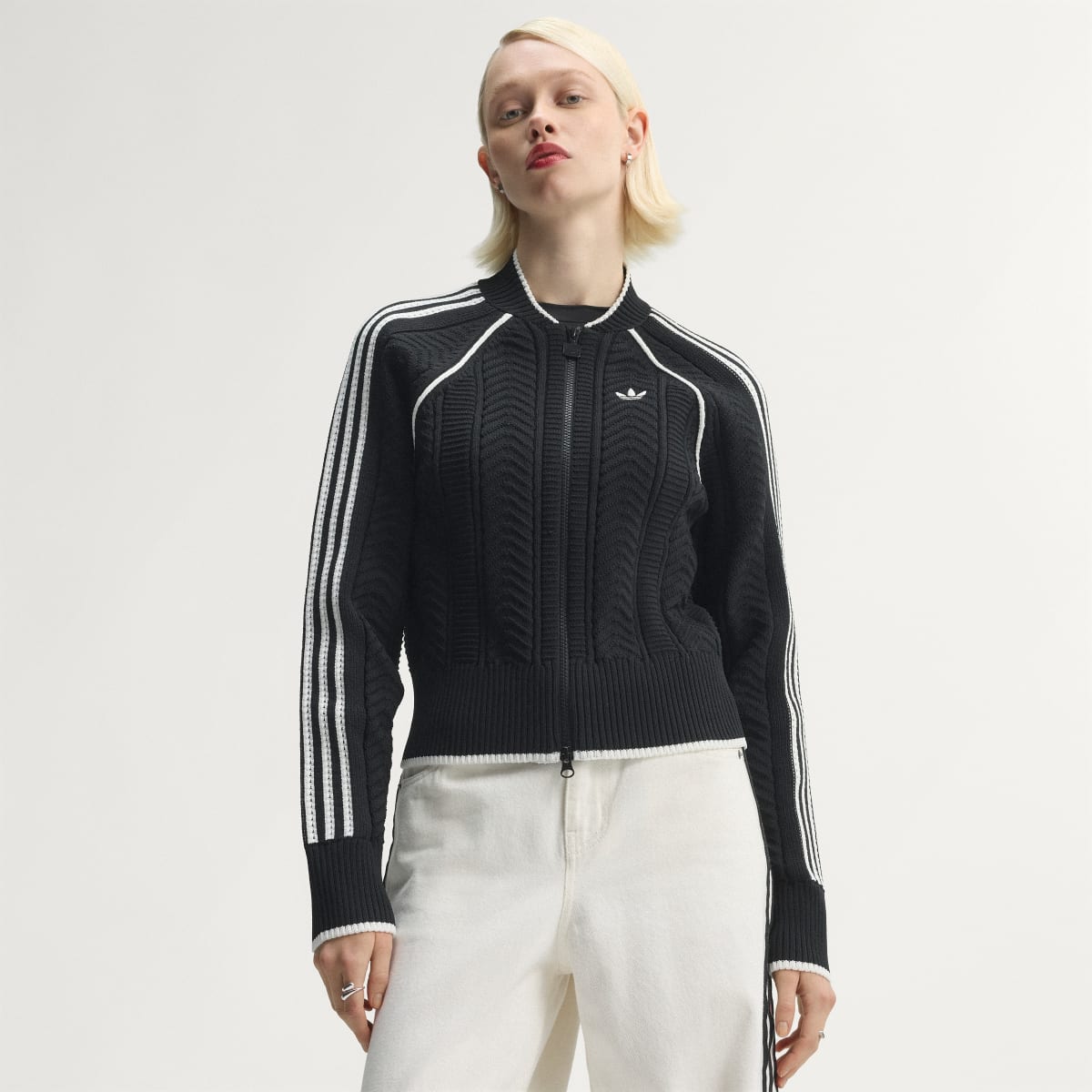 Chaqueta deportiva para mujer color negro y blanco - vista 1