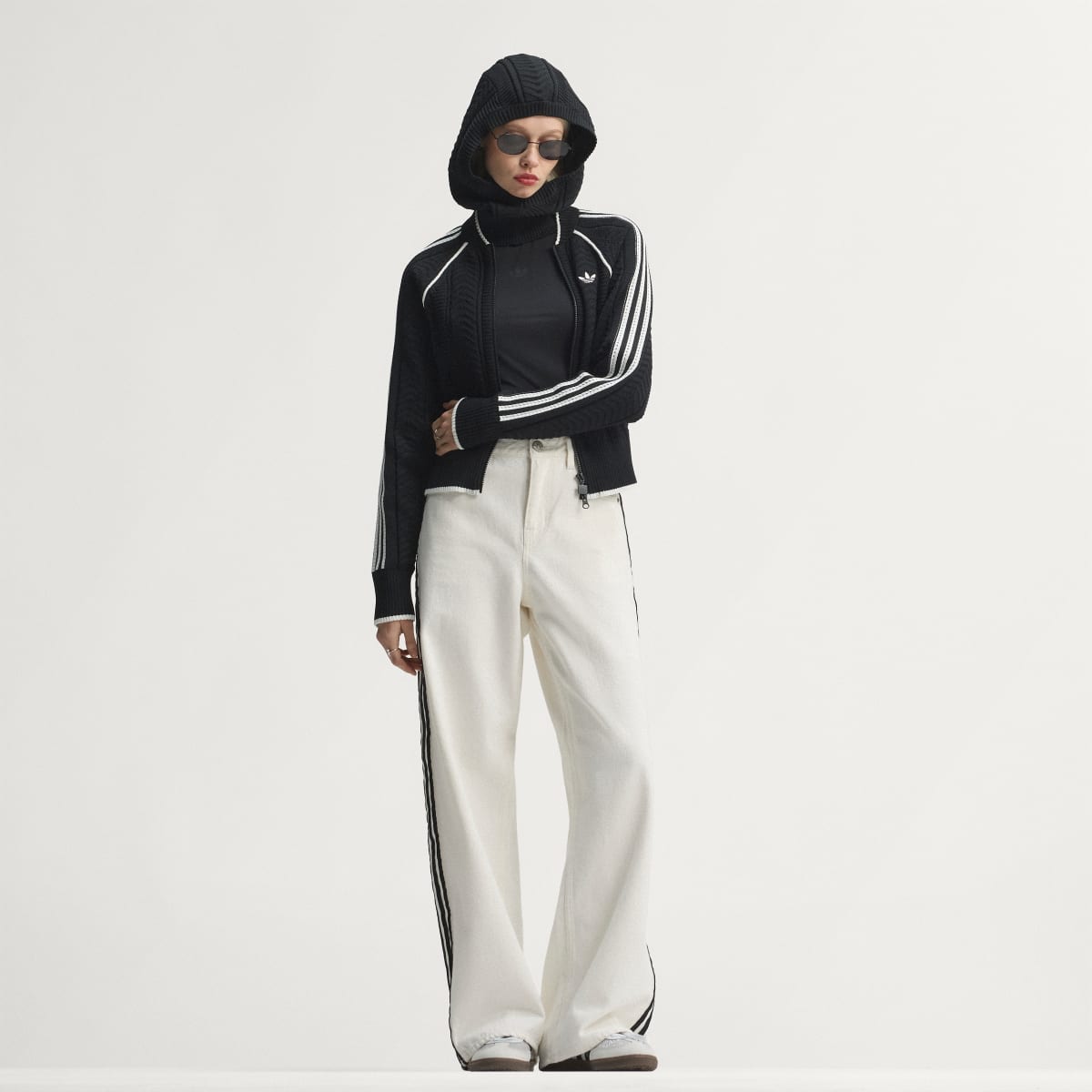 Chaqueta deportiva para mujer color negro y blanco - vista 5