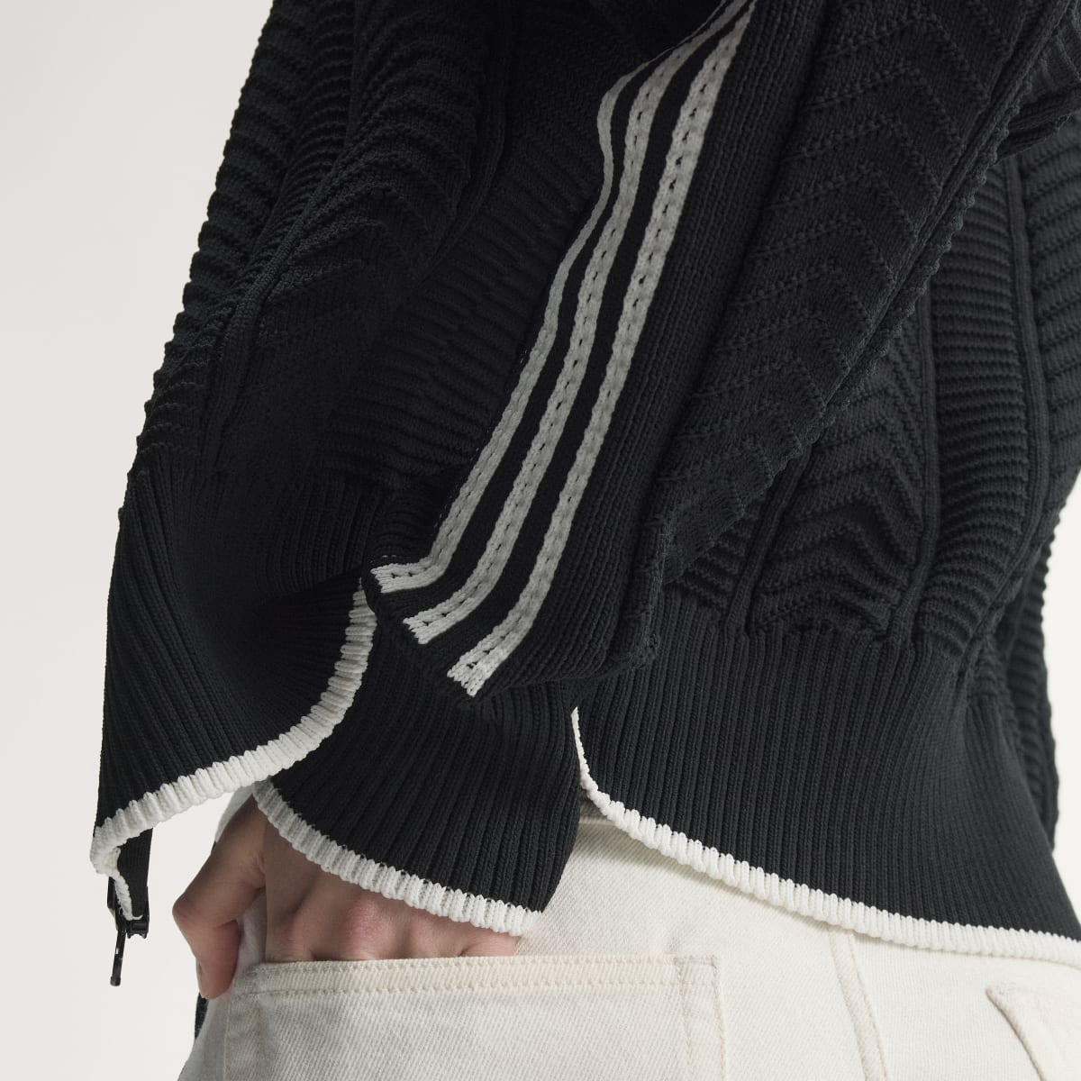 Chaqueta deportiva para mujer color negro y blanco - vista 7