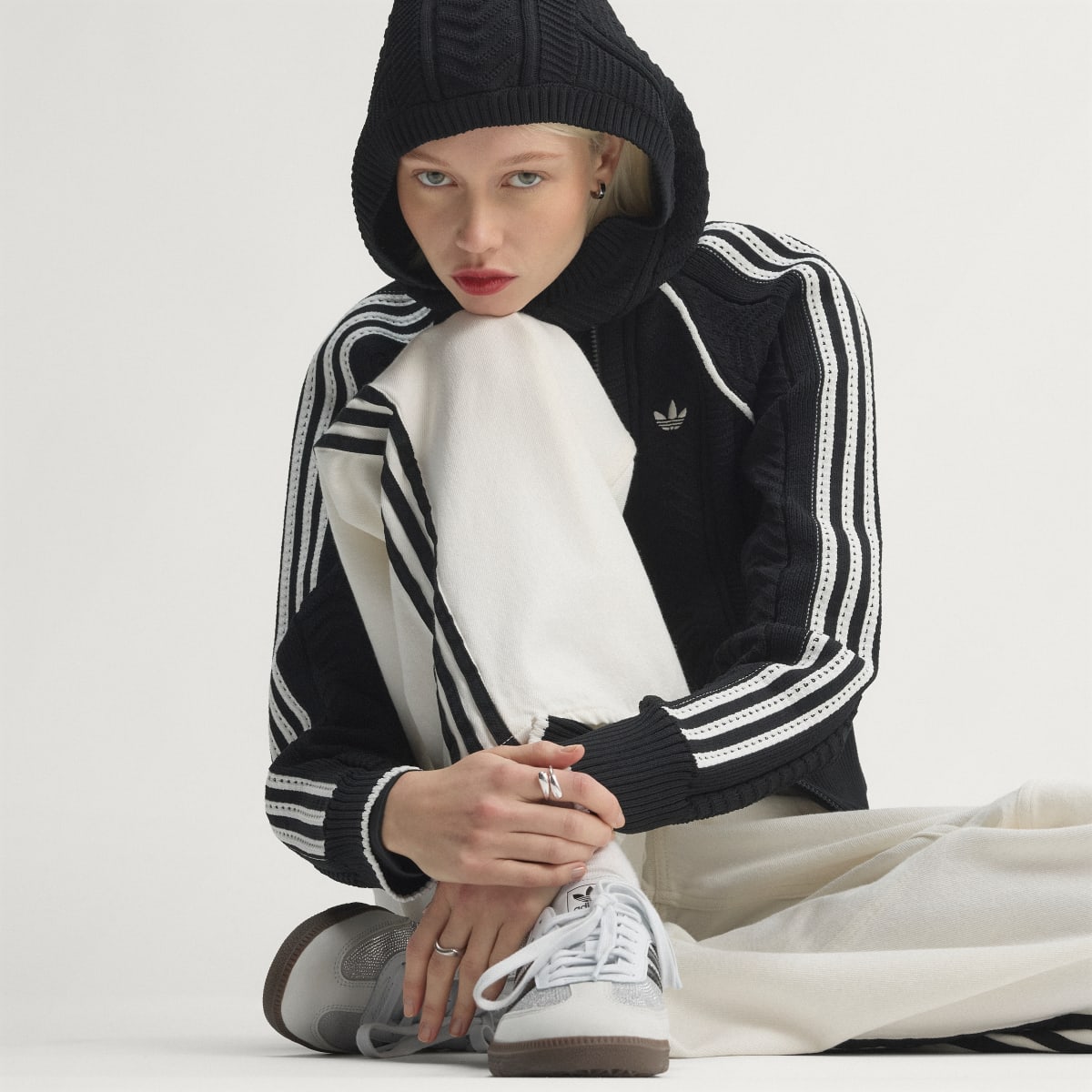 Chaqueta deportiva para mujer color negro y blanco - vista 8