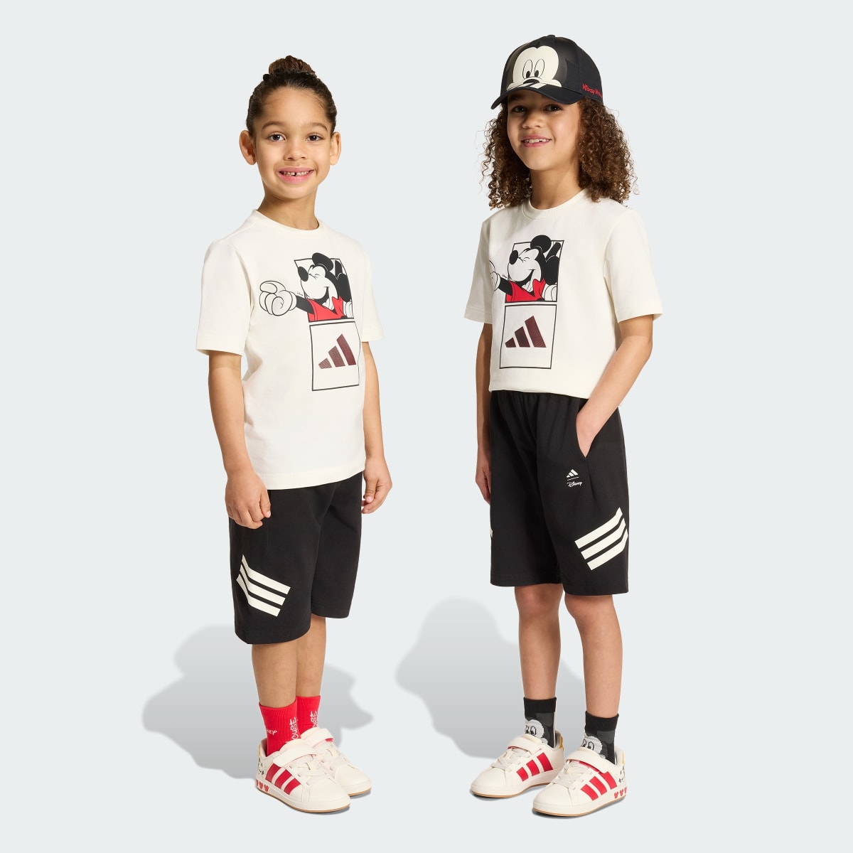 Camiseta deportiva para niños color blanco y negro - vista 1