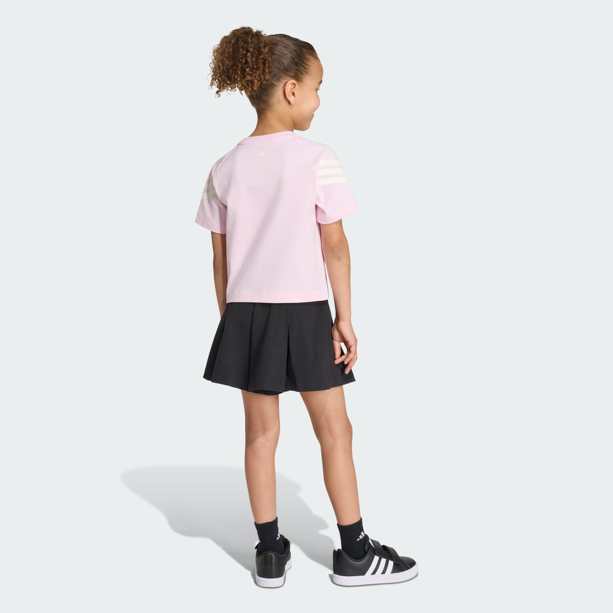 Camiseta deportiva para niños color rosa y blanco - vista 3