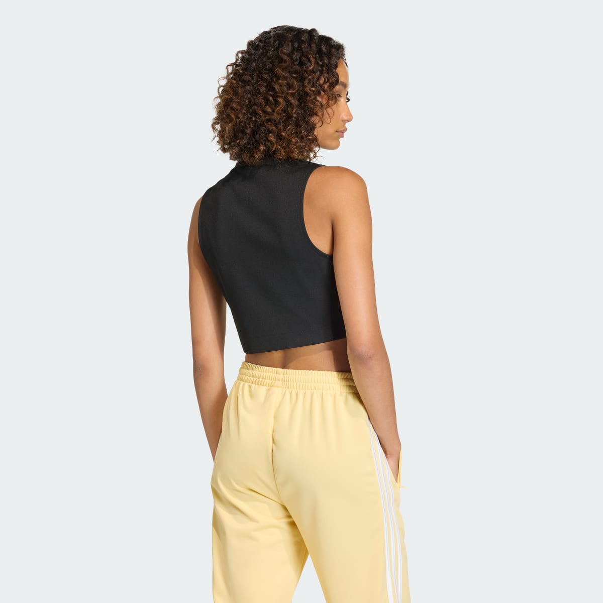 Prenda deportiva para mujer color negro y blanco - vista 3