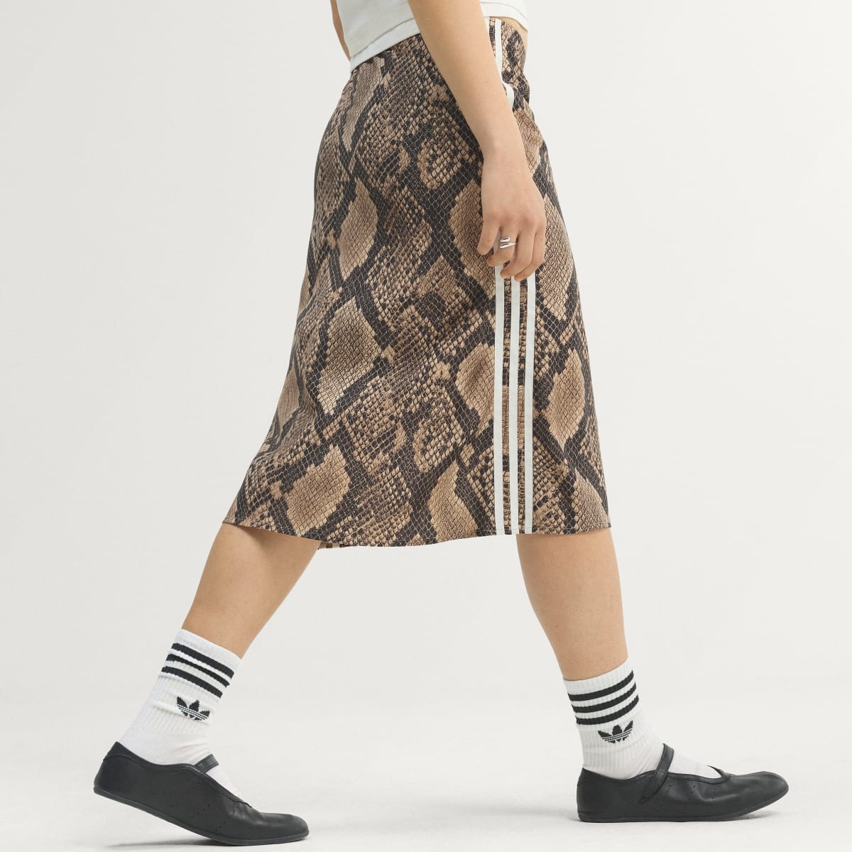 Prenda deportiva para mujer color beige - vista 1