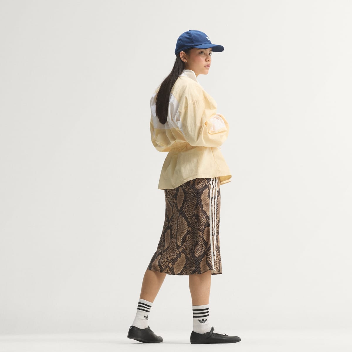 Prenda deportiva para mujer color beige - vista 3