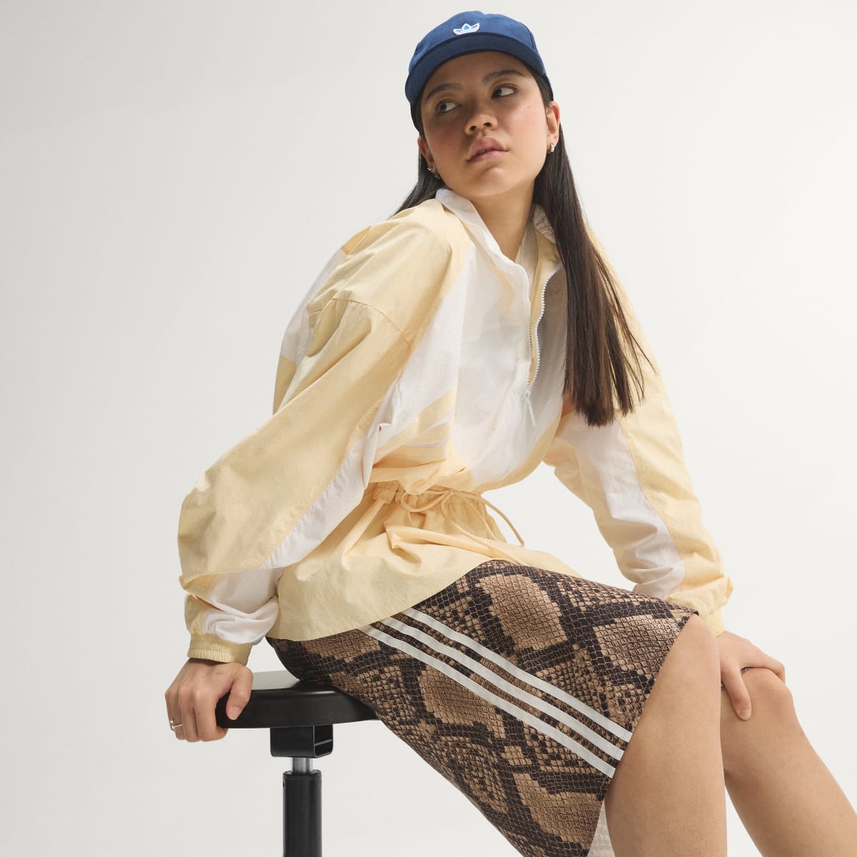Prenda deportiva para mujer color beige - vista 6