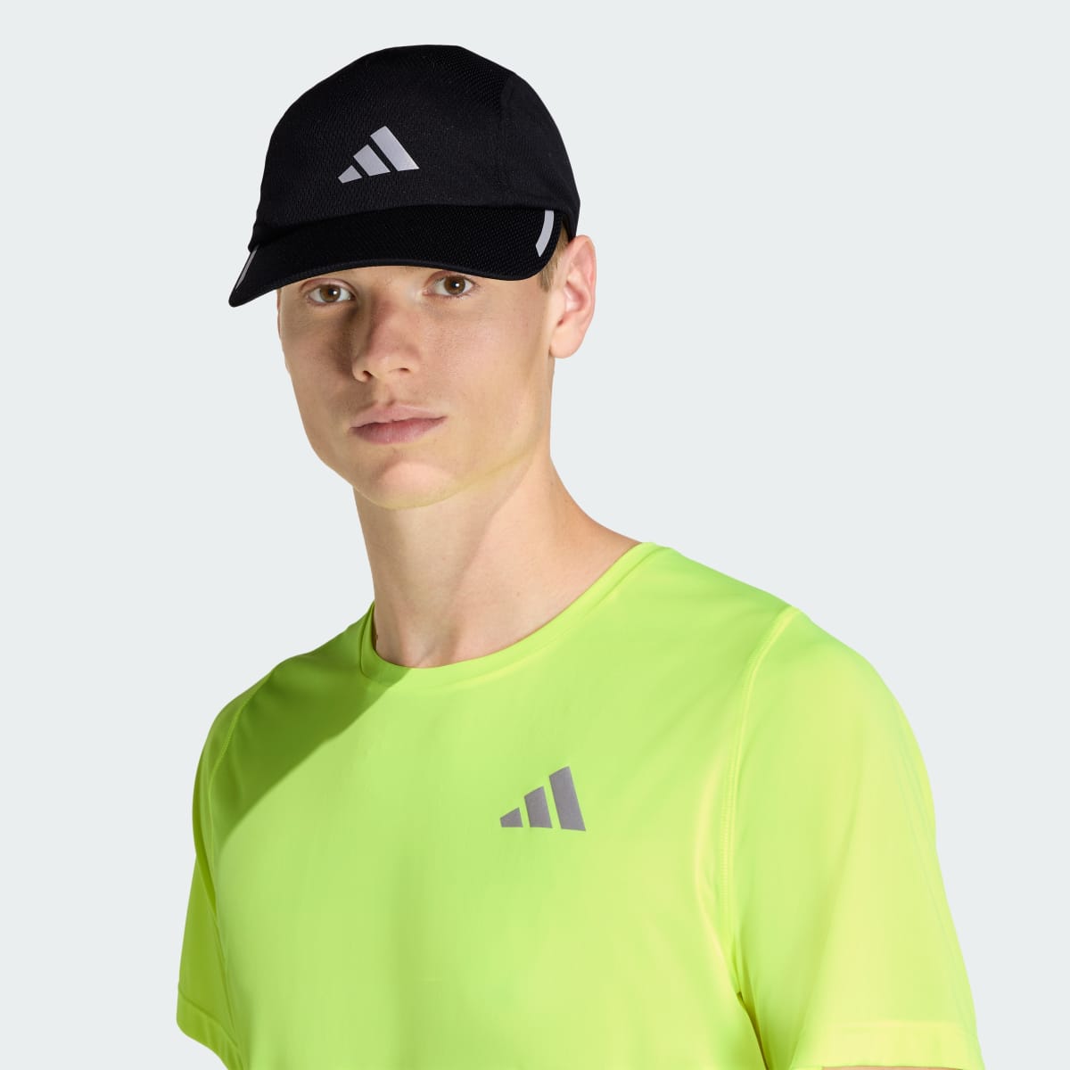 Gorra deportiva unisex color negro y plateado - vista 2