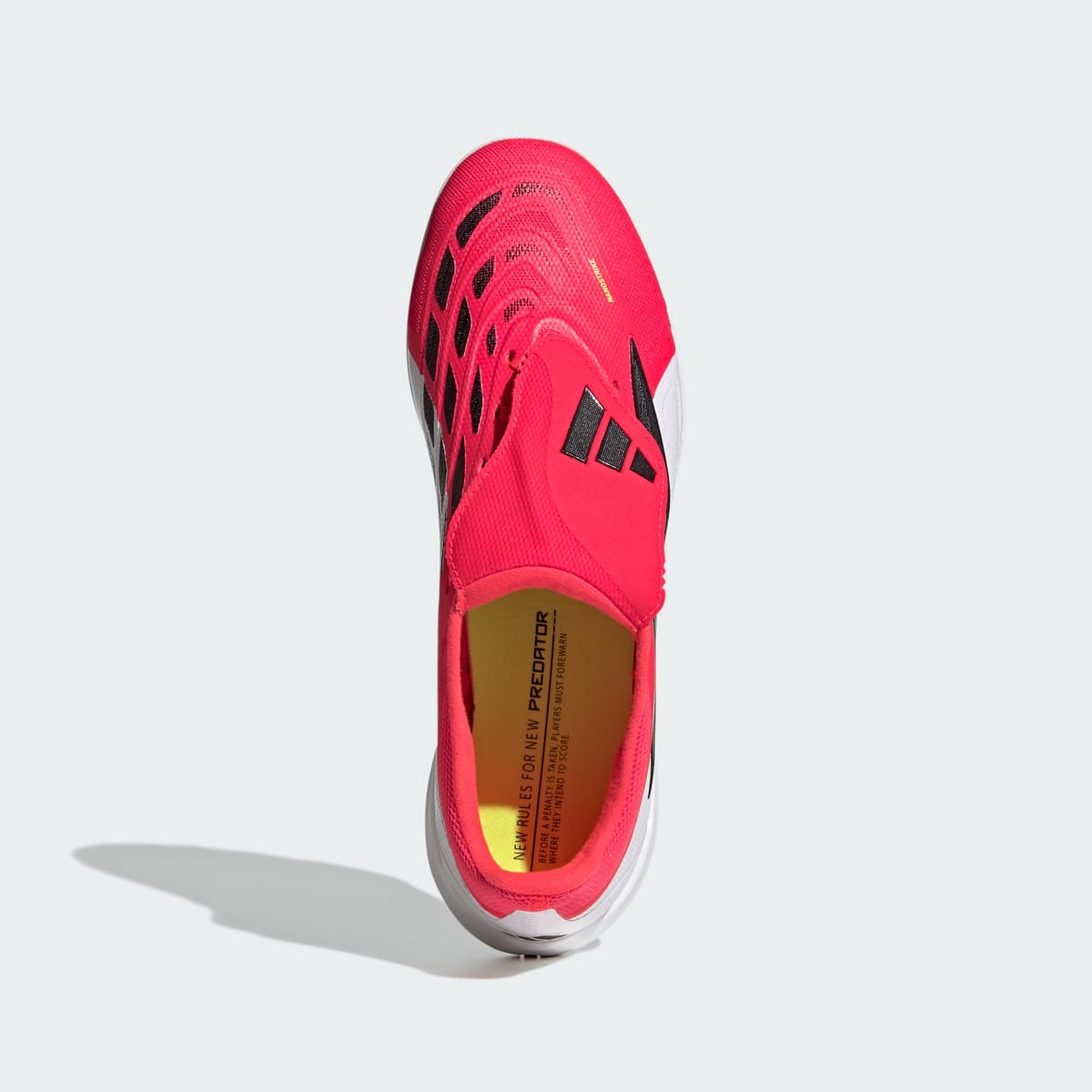 Guayos de fútbol unisex color rojo y negro - vista 3