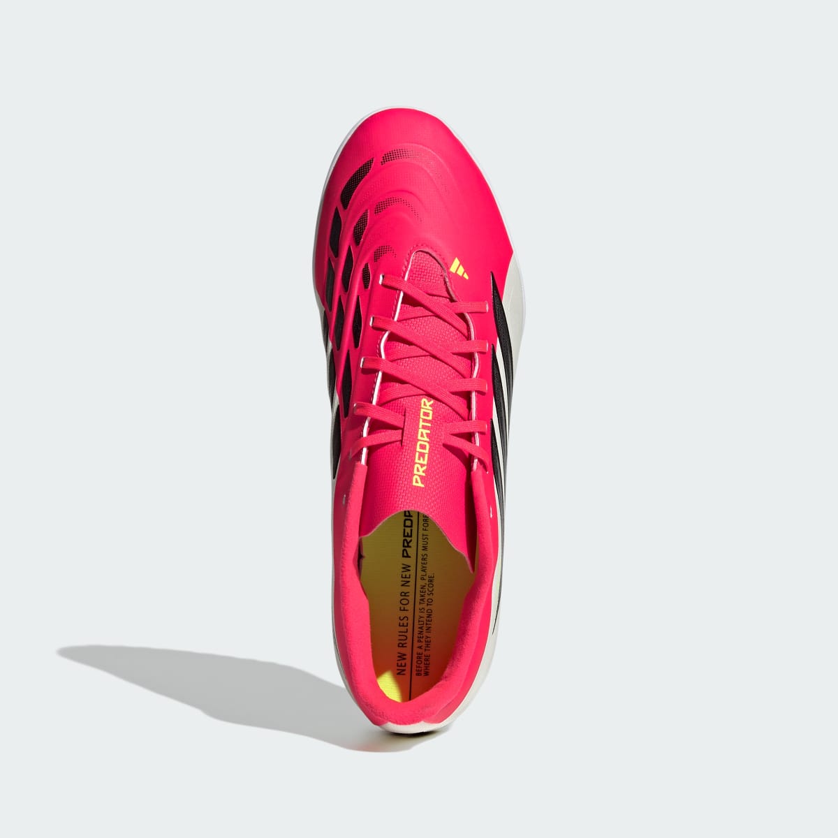 Guayos de fútbol unisex color rojo y negro - vista 3