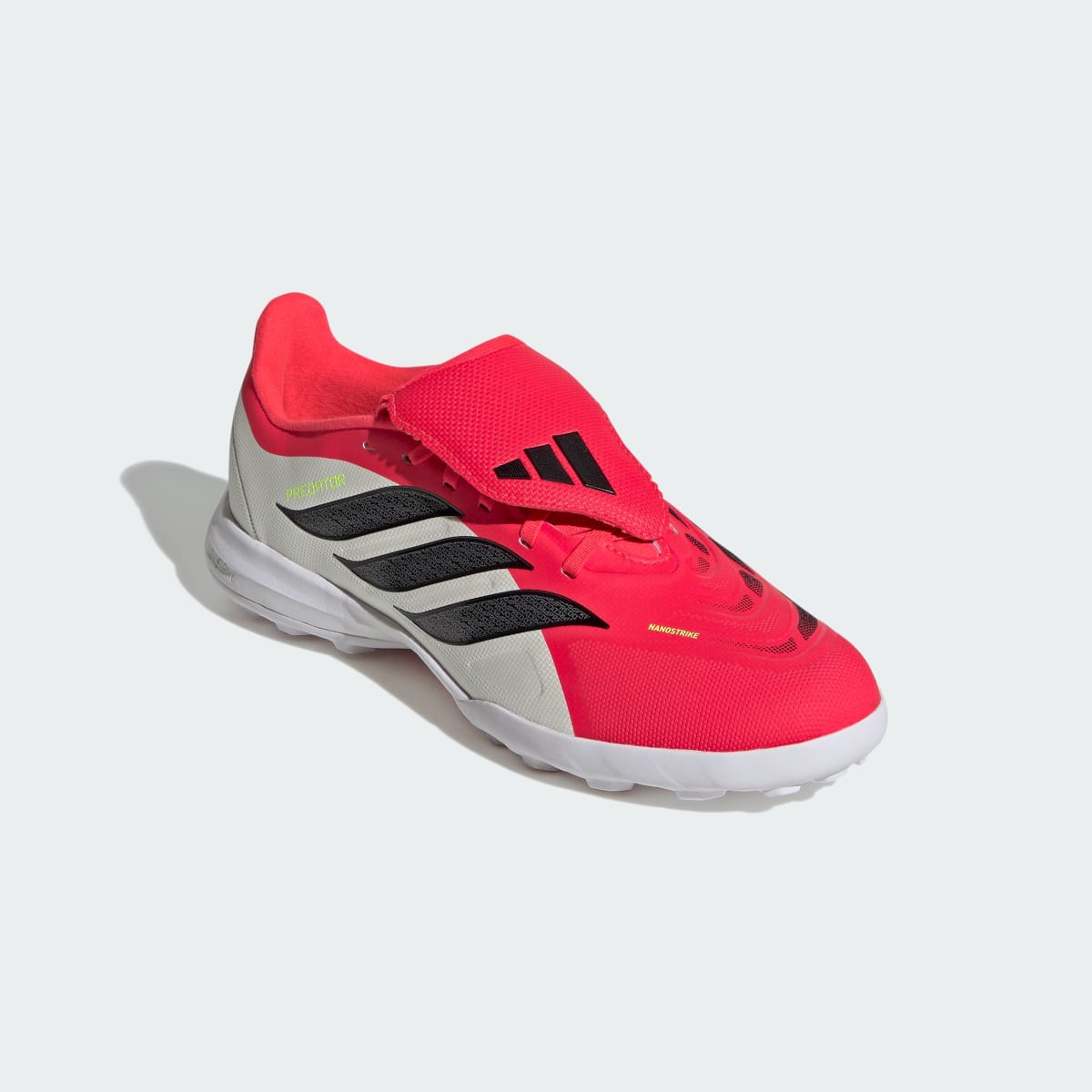 Guayos de fútbol para niños color rojo y negro - vista 5