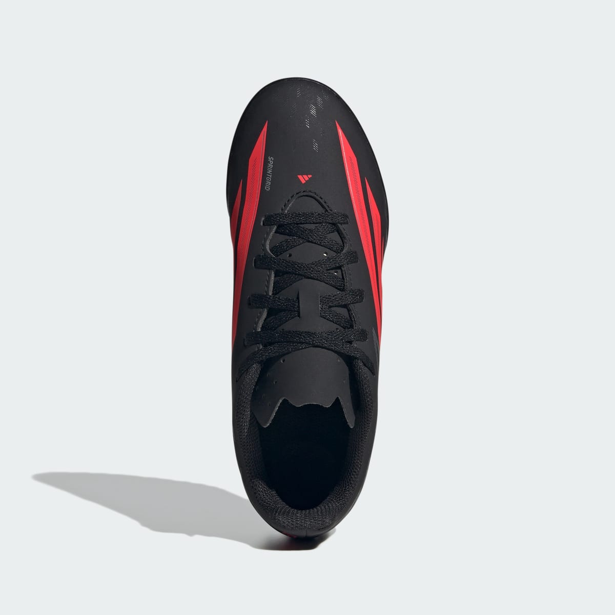 Guayos de fútbol para niños color negro y rojo - vista 3