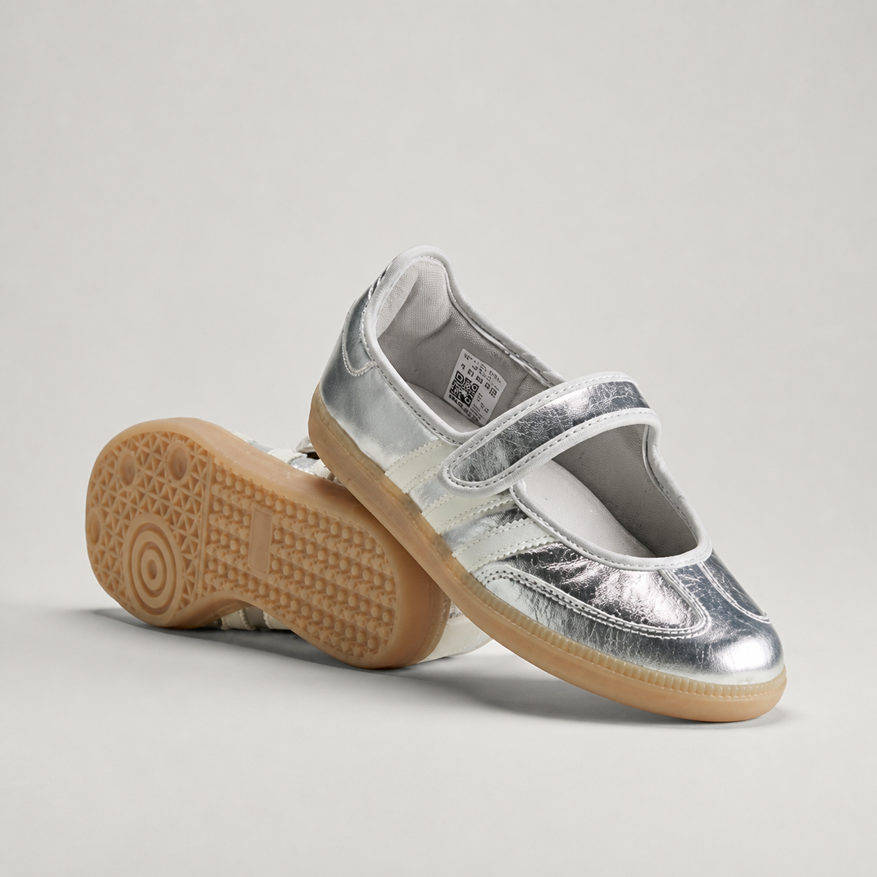 Tenis casuales para mujer color plateado KK2502