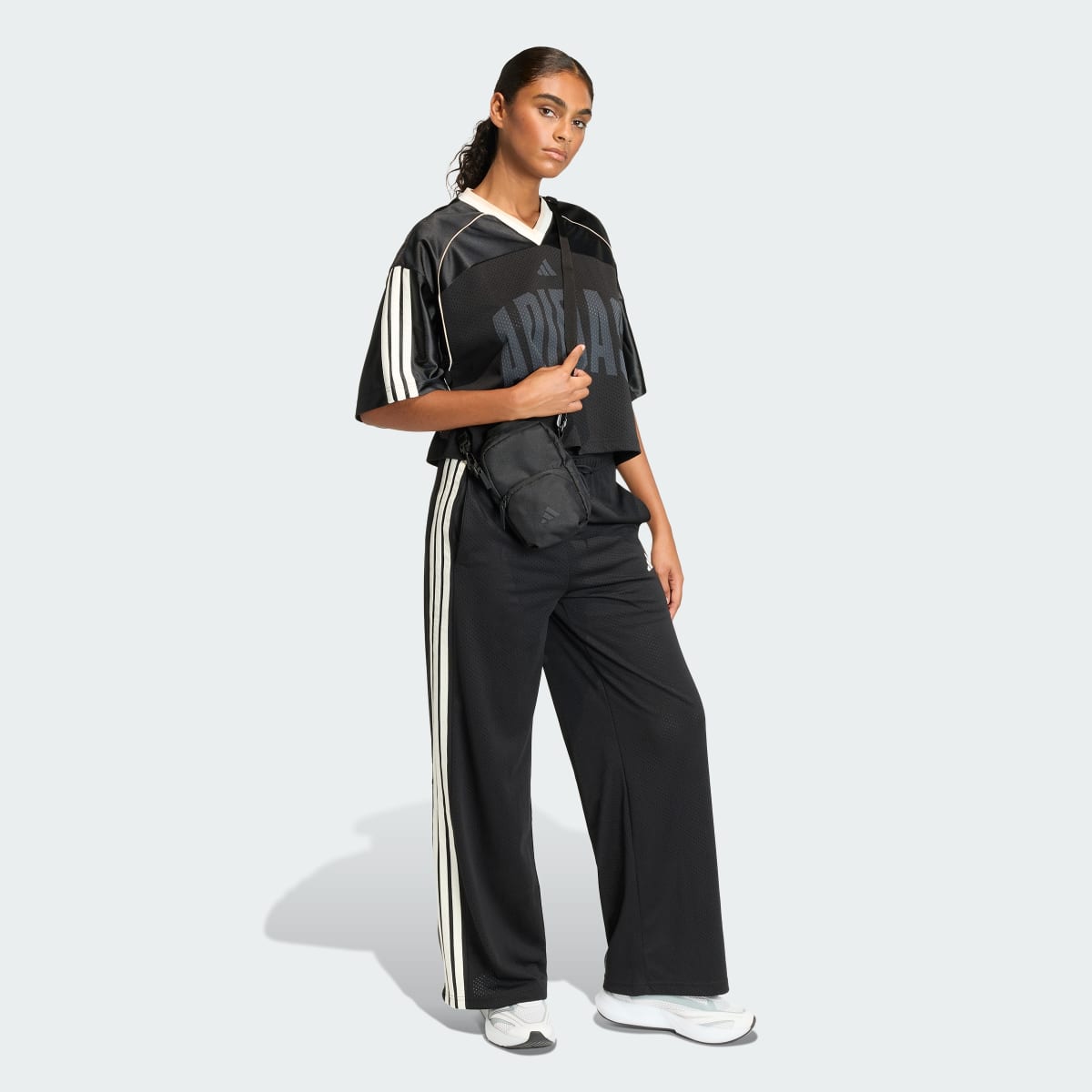 Pantalón deportivo para mujer color negro y blanco - vista 4