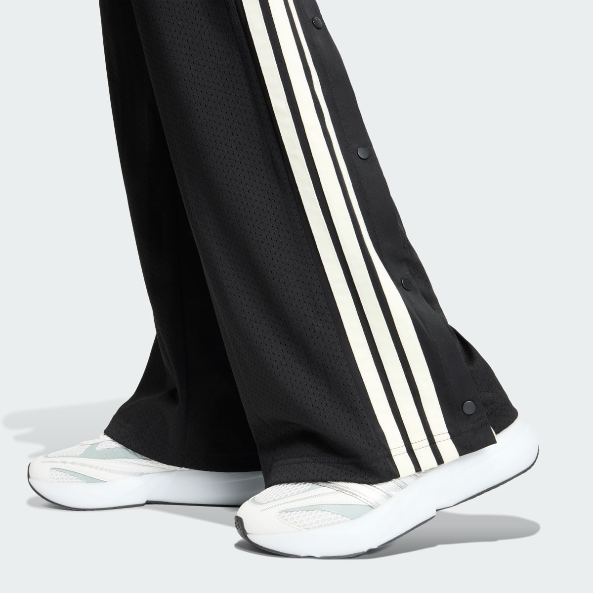 Pantalón deportivo para mujer color negro y blanco - vista 7