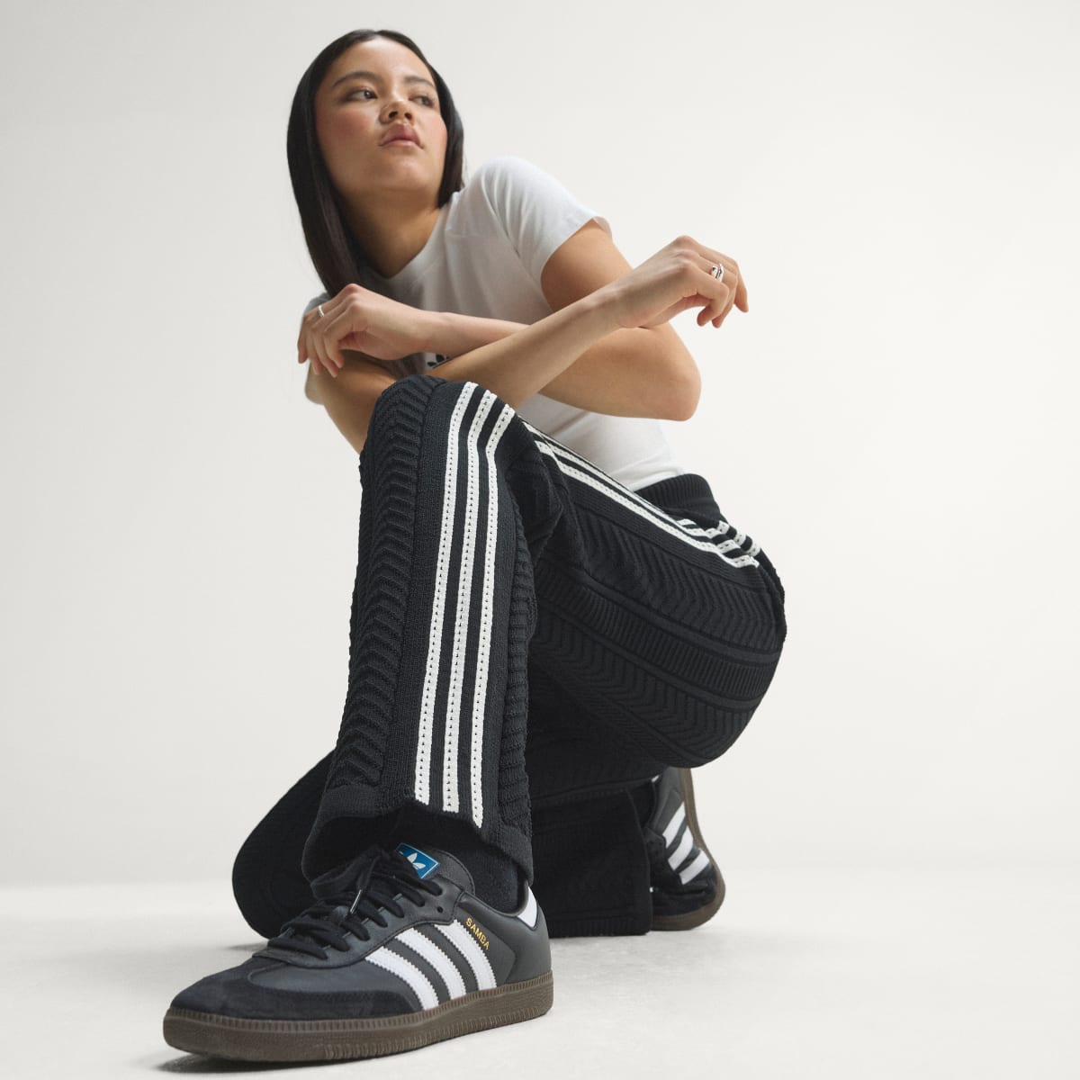 Pantalón deportivo para mujer color negro y blanco - vista 3