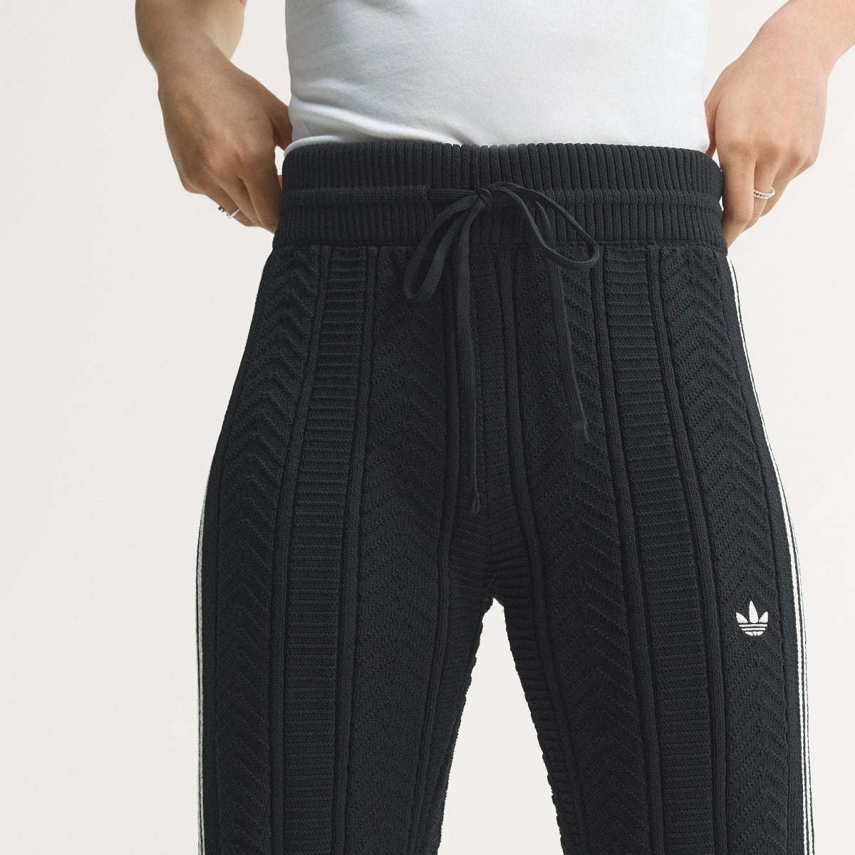 Pantalón deportivo para mujer color negro y blanco - vista 6