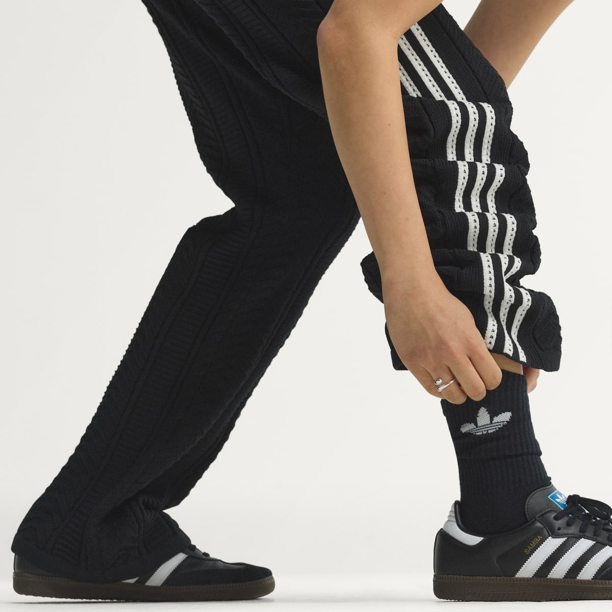 Pantalón deportivo para mujer color negro y blanco - vista 7