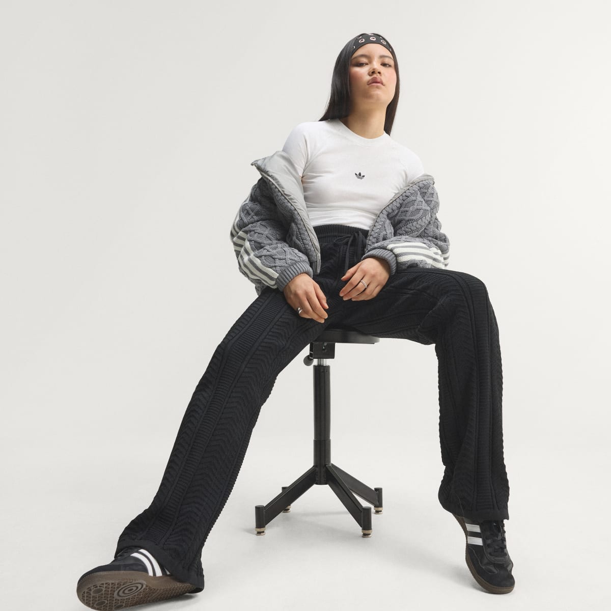 Pantalón deportivo para mujer color negro y blanco - vista 8