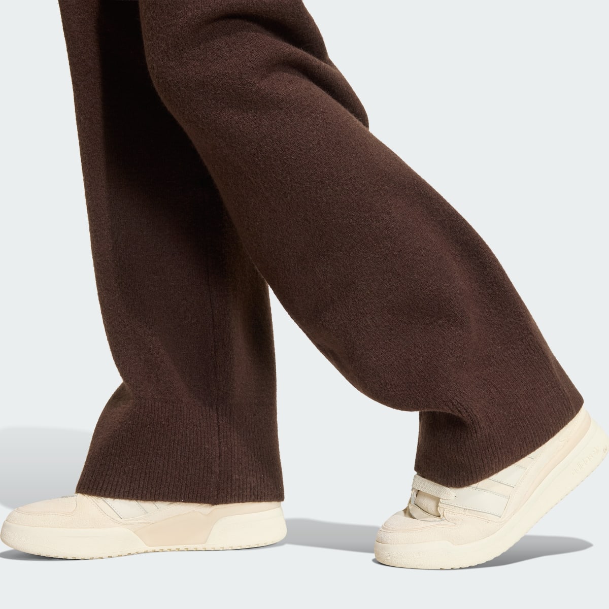 Pantalón deportivo para mujer color café - vista 7