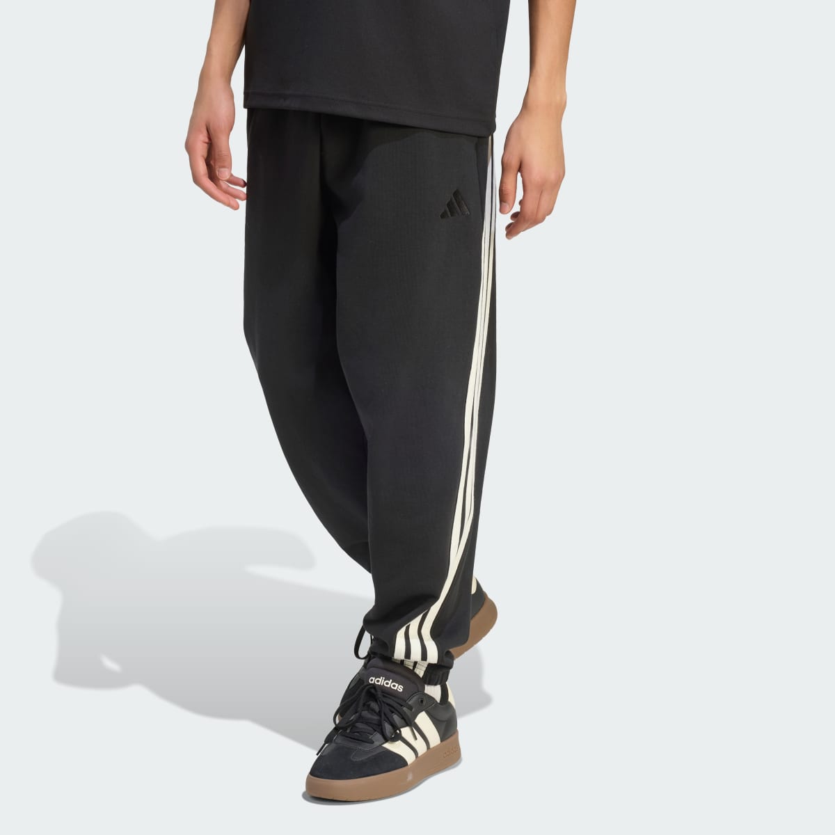 Pantalón deportivo para hombre color negro y blanco - vista 1