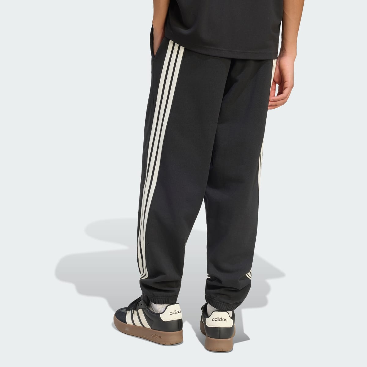 Pantalón deportivo para hombre color negro y blanco - vista 3