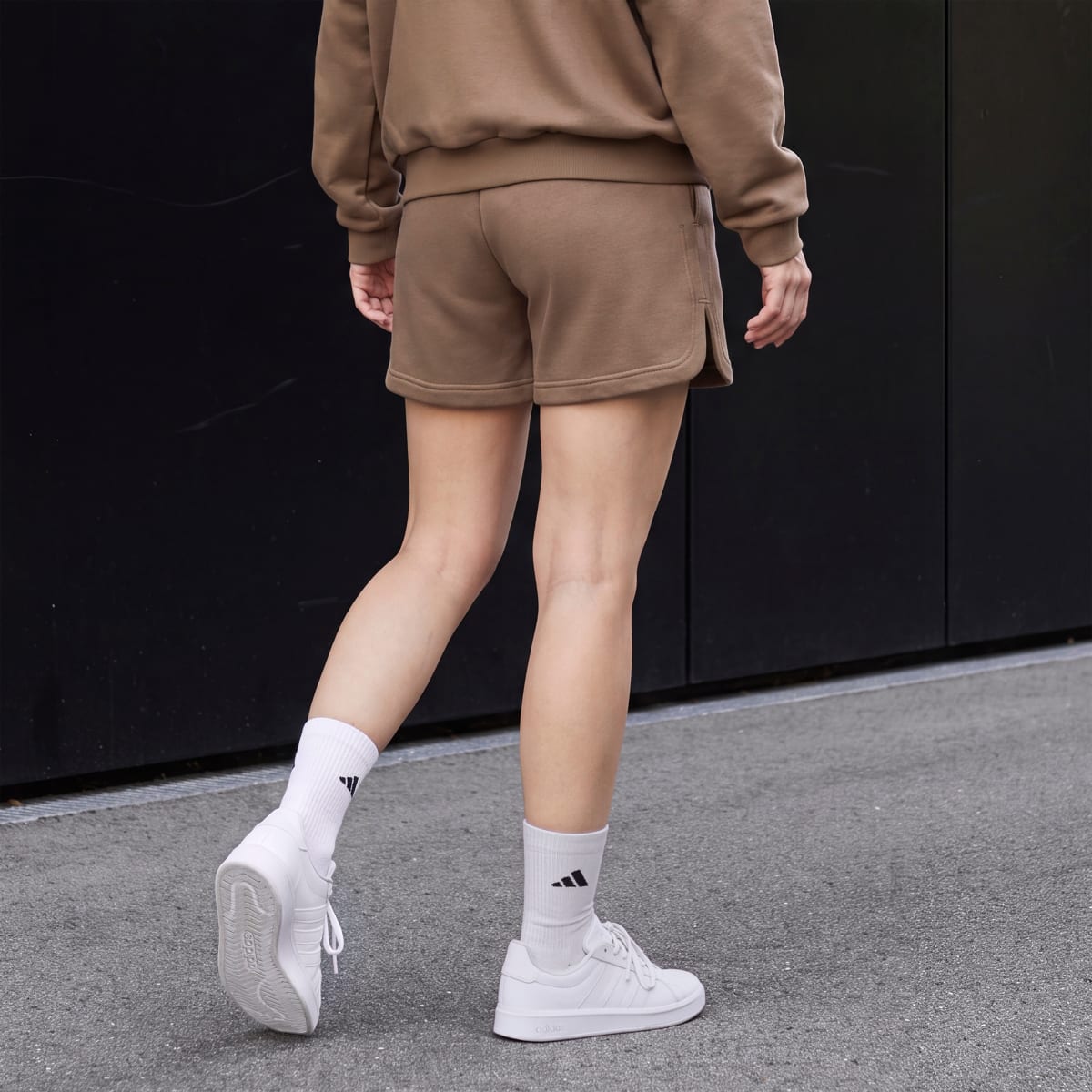 Short deportivo para mujer color tono neutro - vista 4
