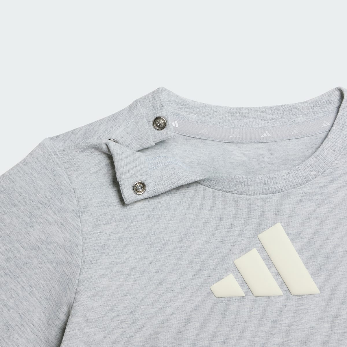 Prenda deportiva para niños color gris y blanco - vista 7