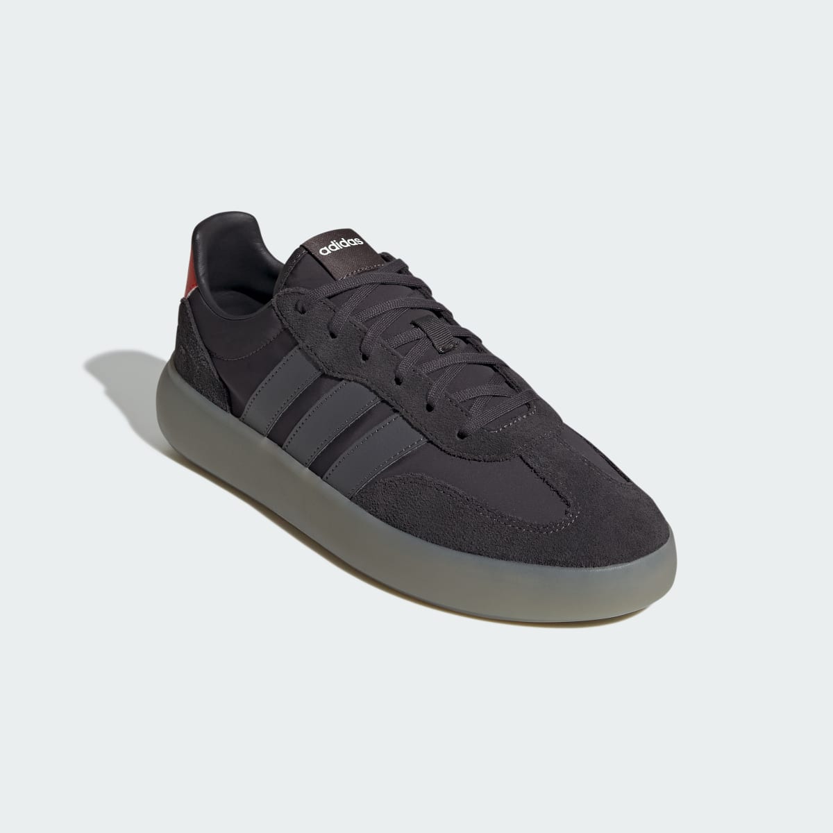 Tenis casuales unisex color negro y rojo - vista 5