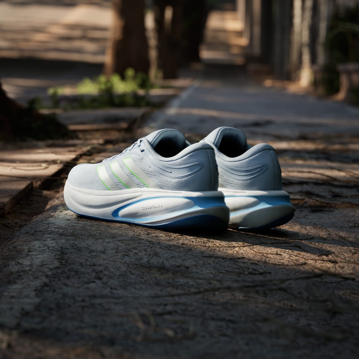 Tenis de running para mujer color plateado - vista 5