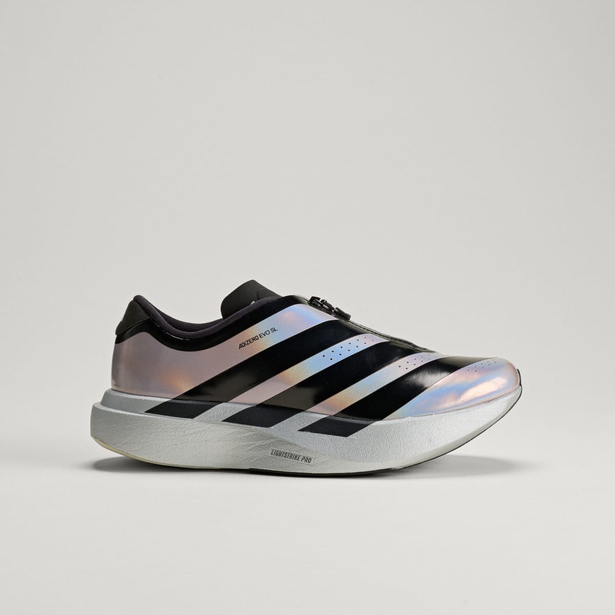 Tenis casuales para mujer color plateado y negro - vista 3