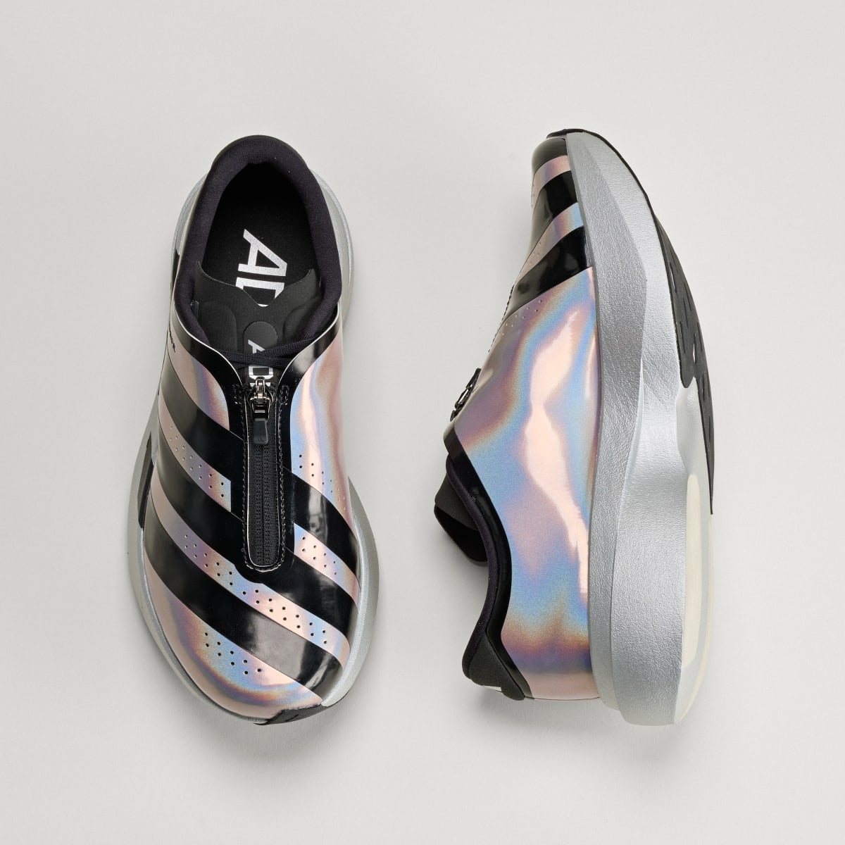 Tenis casuales para mujer color plateado y negro - vista 4