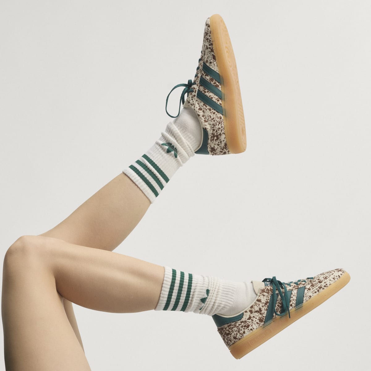 Tenis casuales para mujer color blanco y verde - vista 2