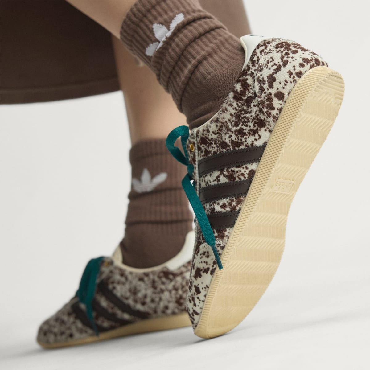 Tenis casuales para mujer color blanco y café - vista 5