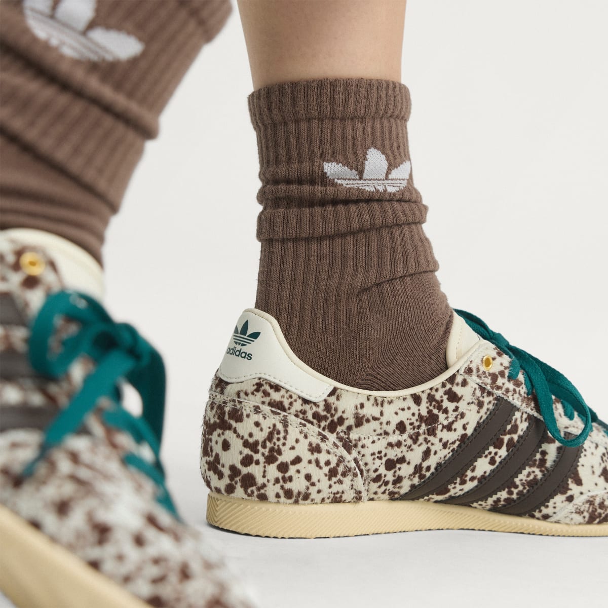 Tenis casuales para mujer color blanco y café - vista 8