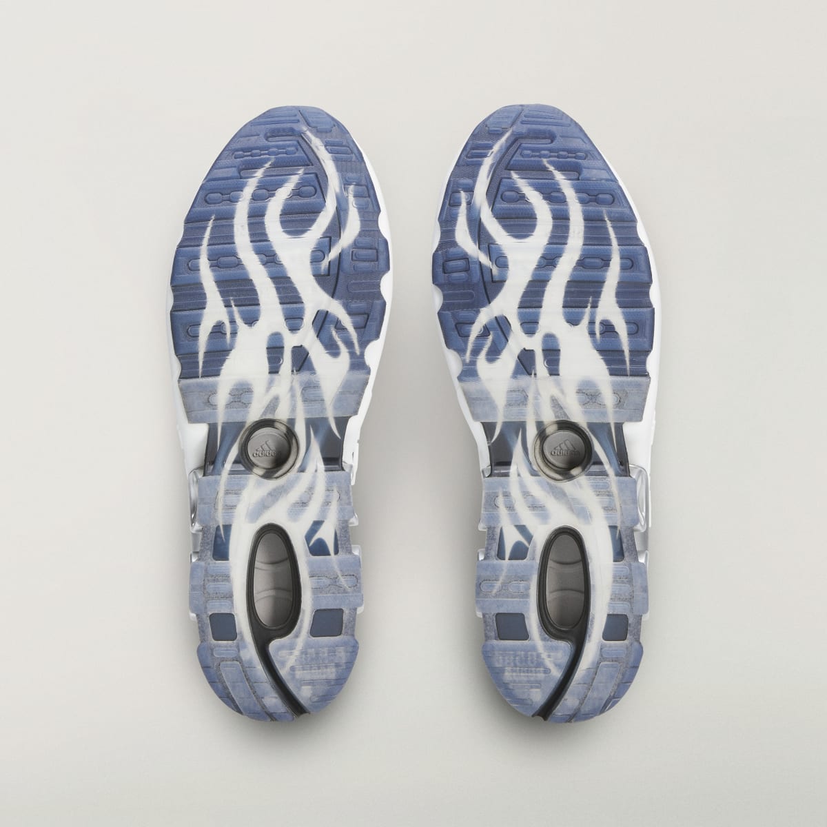 Tenis casuales unisex color blanco y negro - vista 4