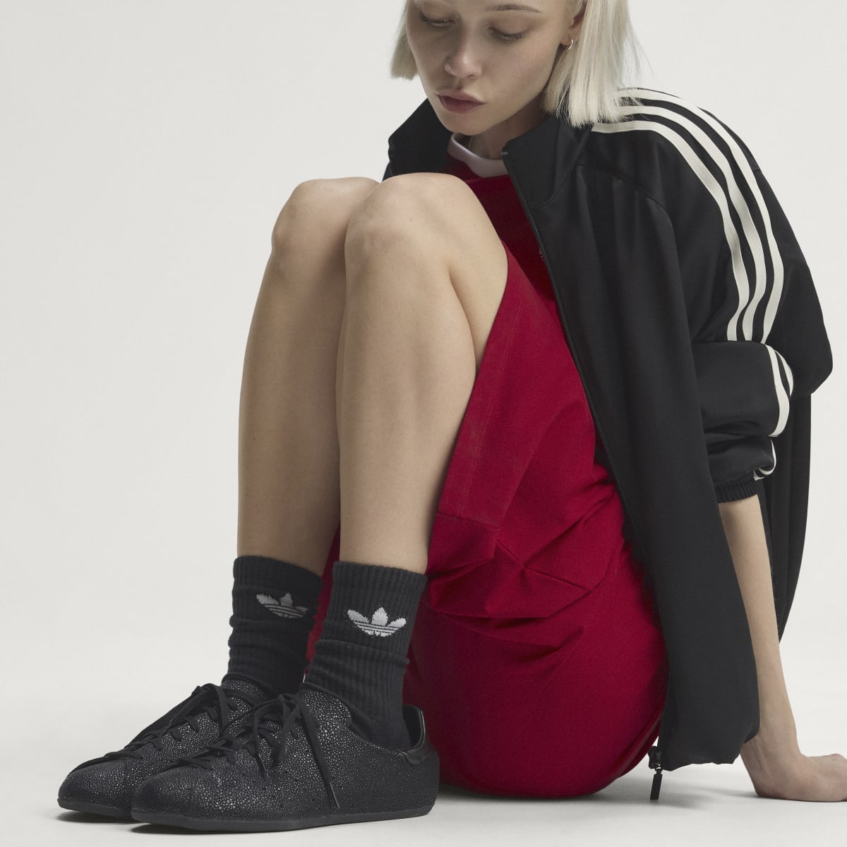 Tenis casuales para mujer color negro y gris - vista 2