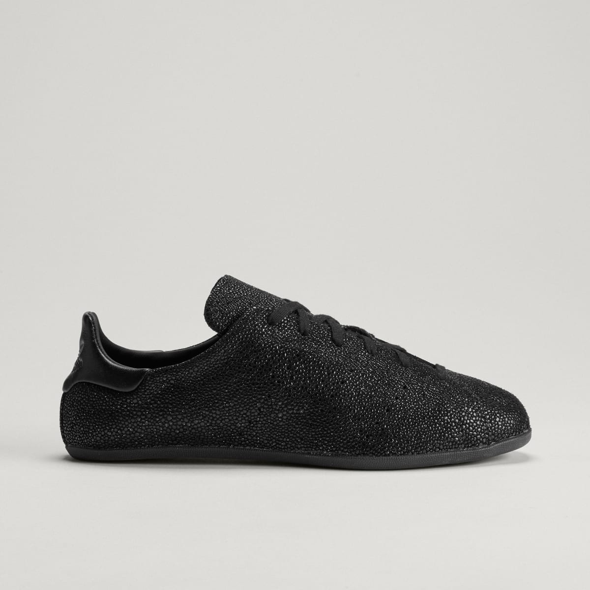 Tenis casuales para mujer color negro y gris - vista 3