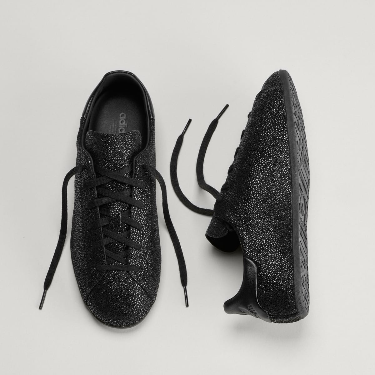 Tenis casuales para mujer color negro y gris - vista 4