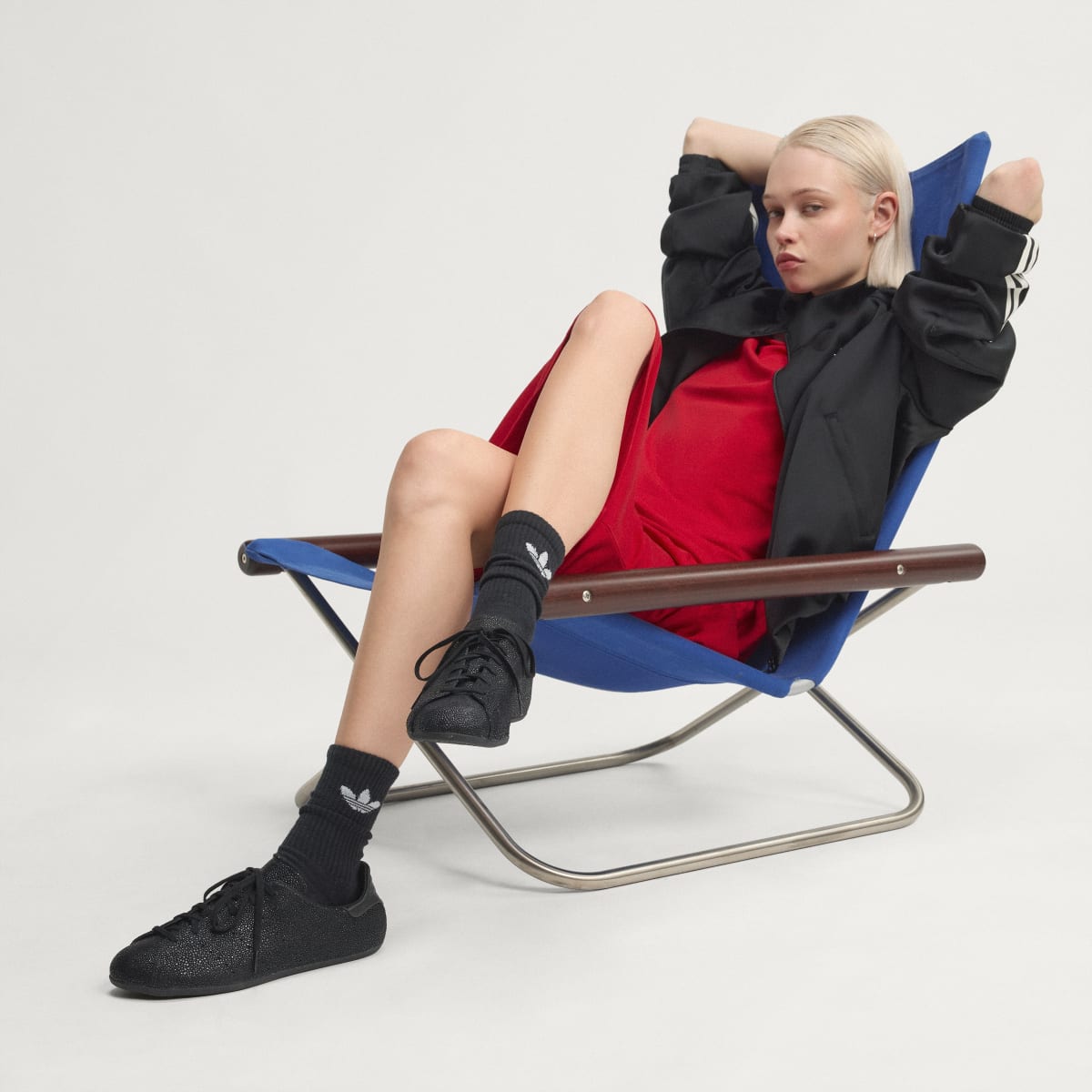 Tenis casuales para mujer color negro y gris - vista 6