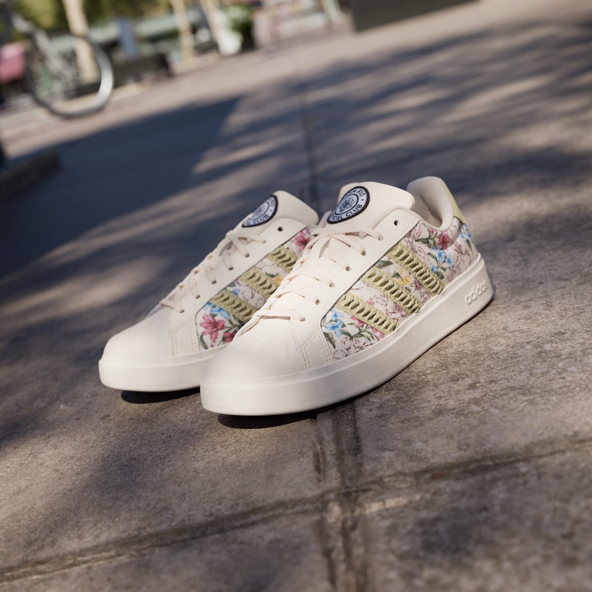 Tenis casuales para mujer color dorado - vista 7
