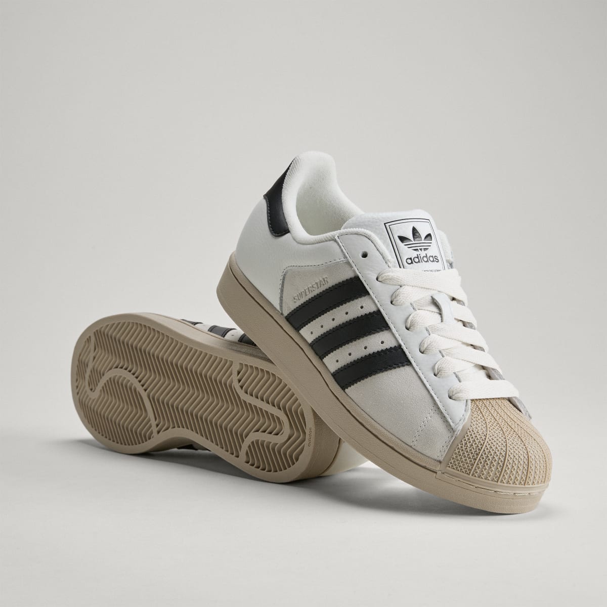 Tenis casuales unisex color blanco y negro - vista 1
