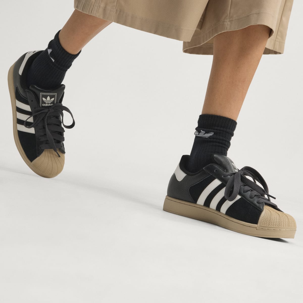 Tenis casuales unisex color negro y blanco - vista 7