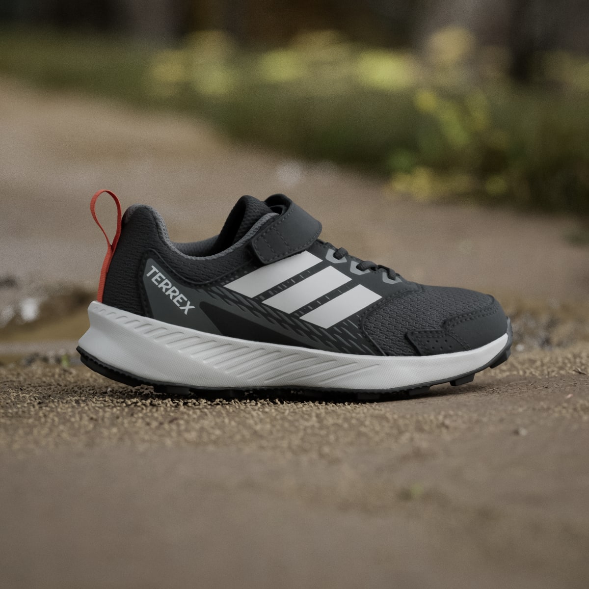 Tenis de senderismo para niños color negro y gris - vista 2