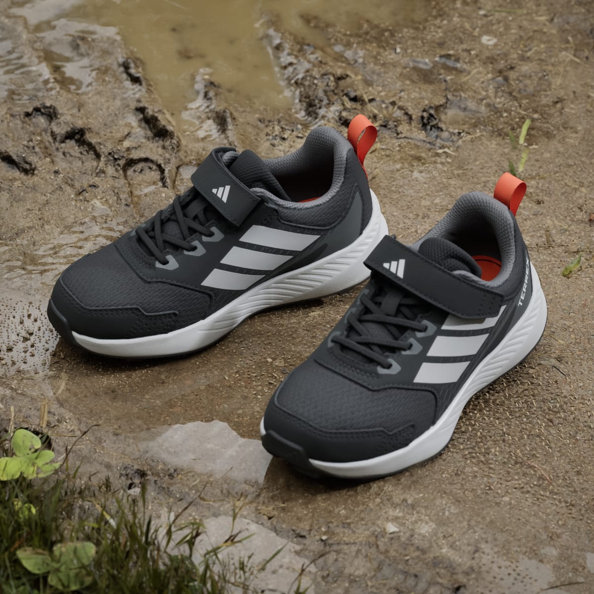 Tenis de senderismo para niños color negro y gris - vista 4