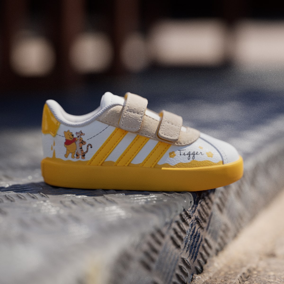Tenis casuales para niños color blanco y amarillo - vista 2