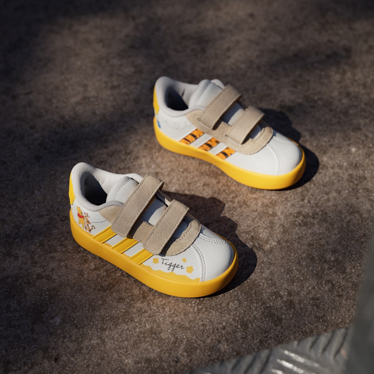 Tenis casuales para niños color blanco y amarillo - vista 4